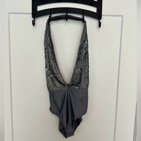Leg Avenue Tops - Shimmer Sequin Silver Bodysuit (M)